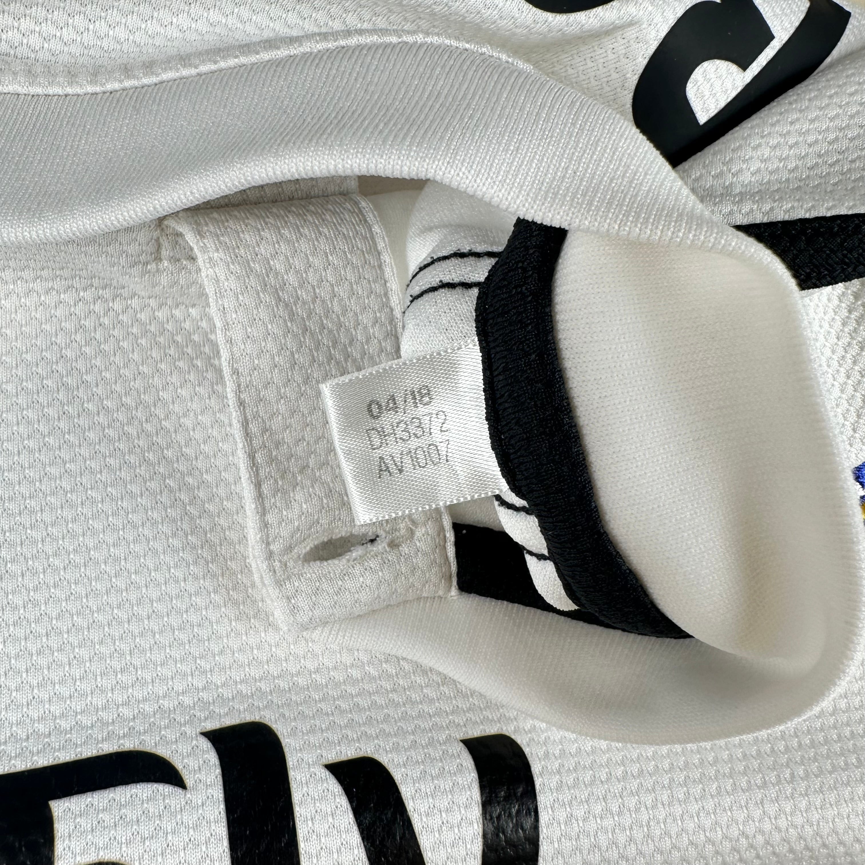 Real Madrid 2018-19 Home Shirt (L) Benzema #9