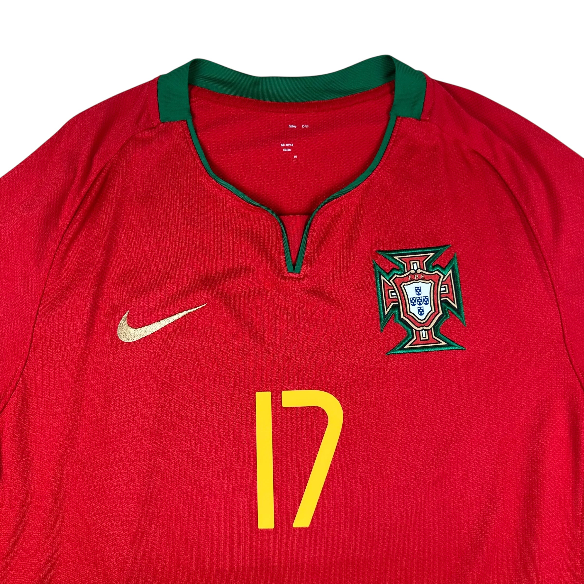 Portugal 2008 Home Shirt (L) Quaresma #17