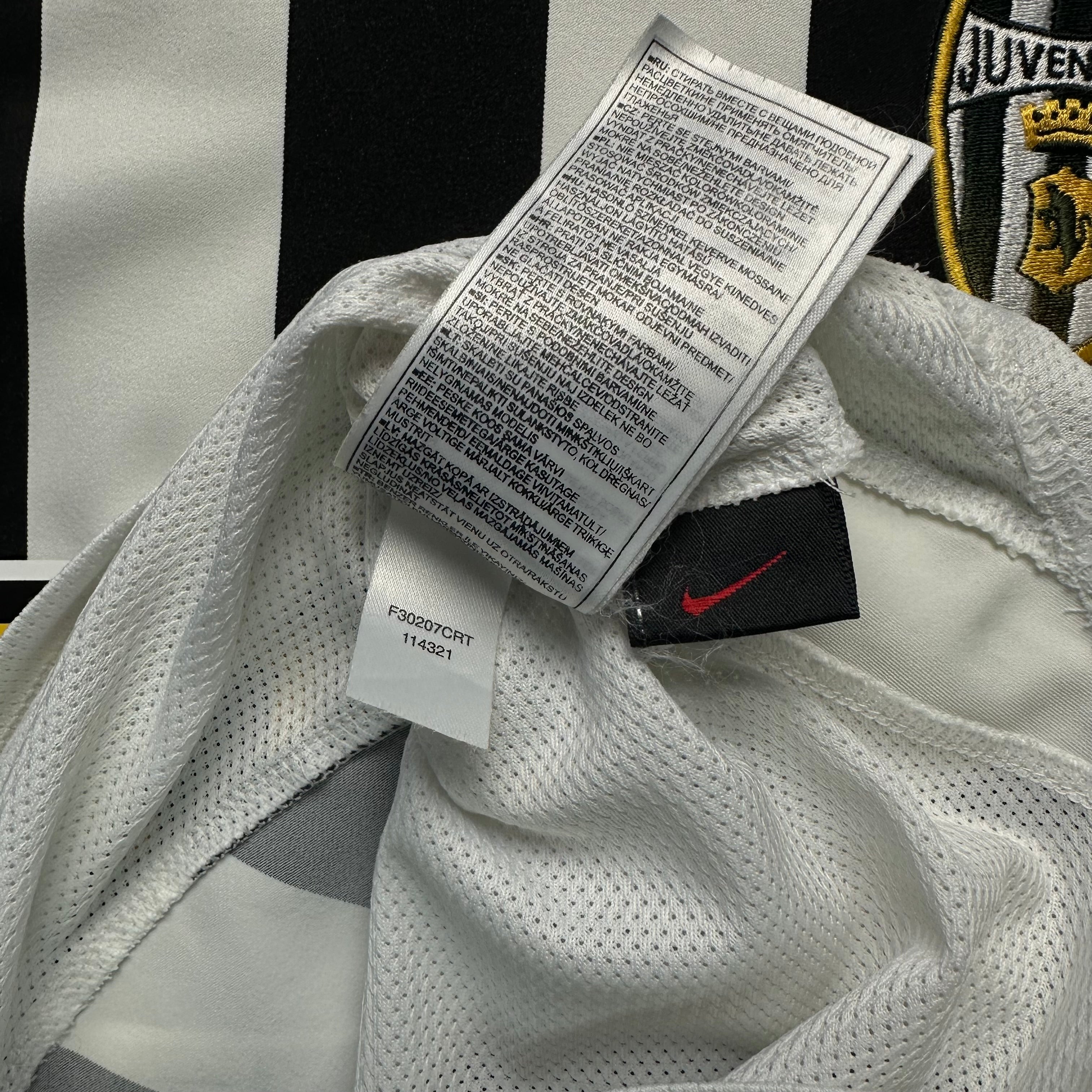 Juventus 2003-04 Home Shirt (L) Nedved #11