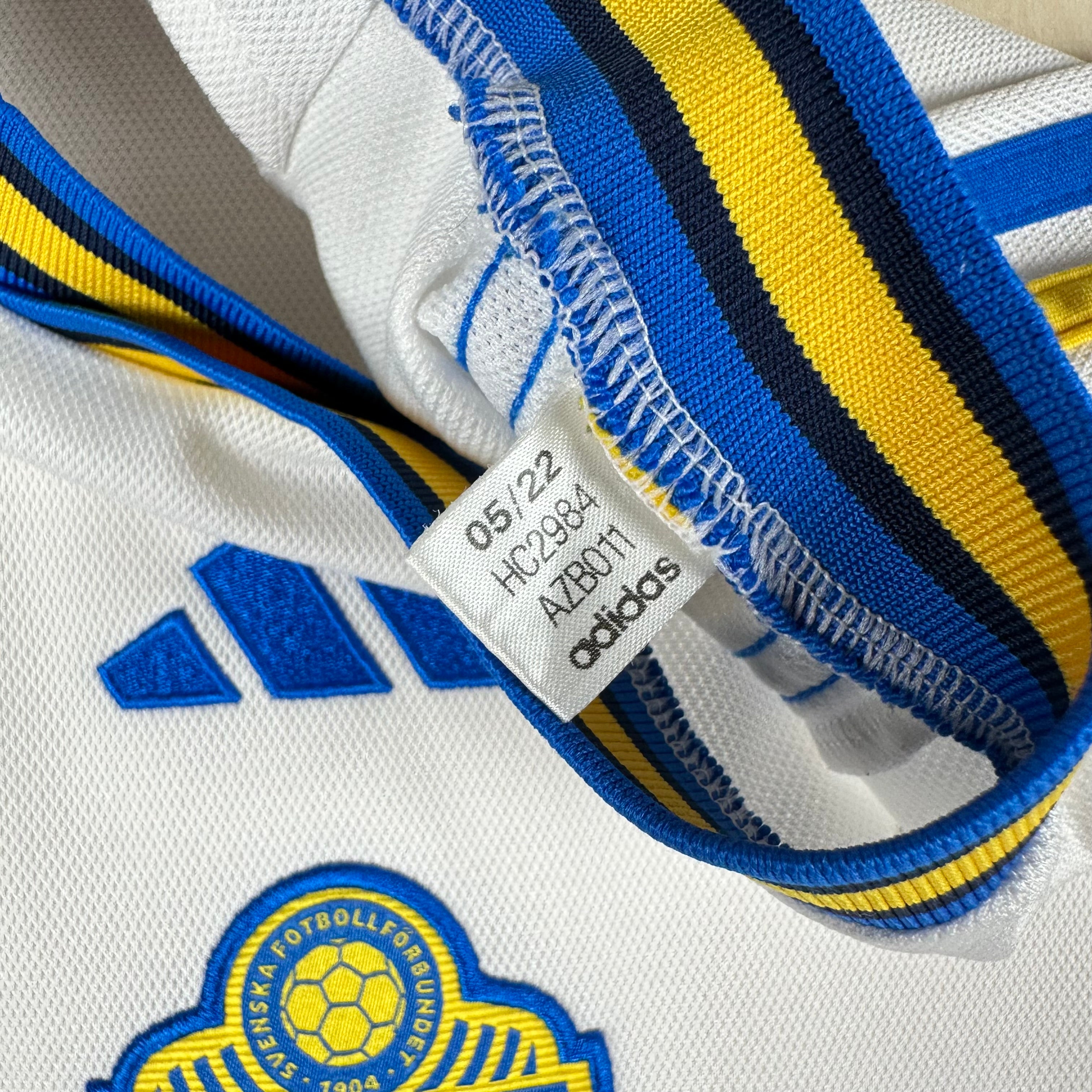 Sweden 2022 Away Shirt (M)