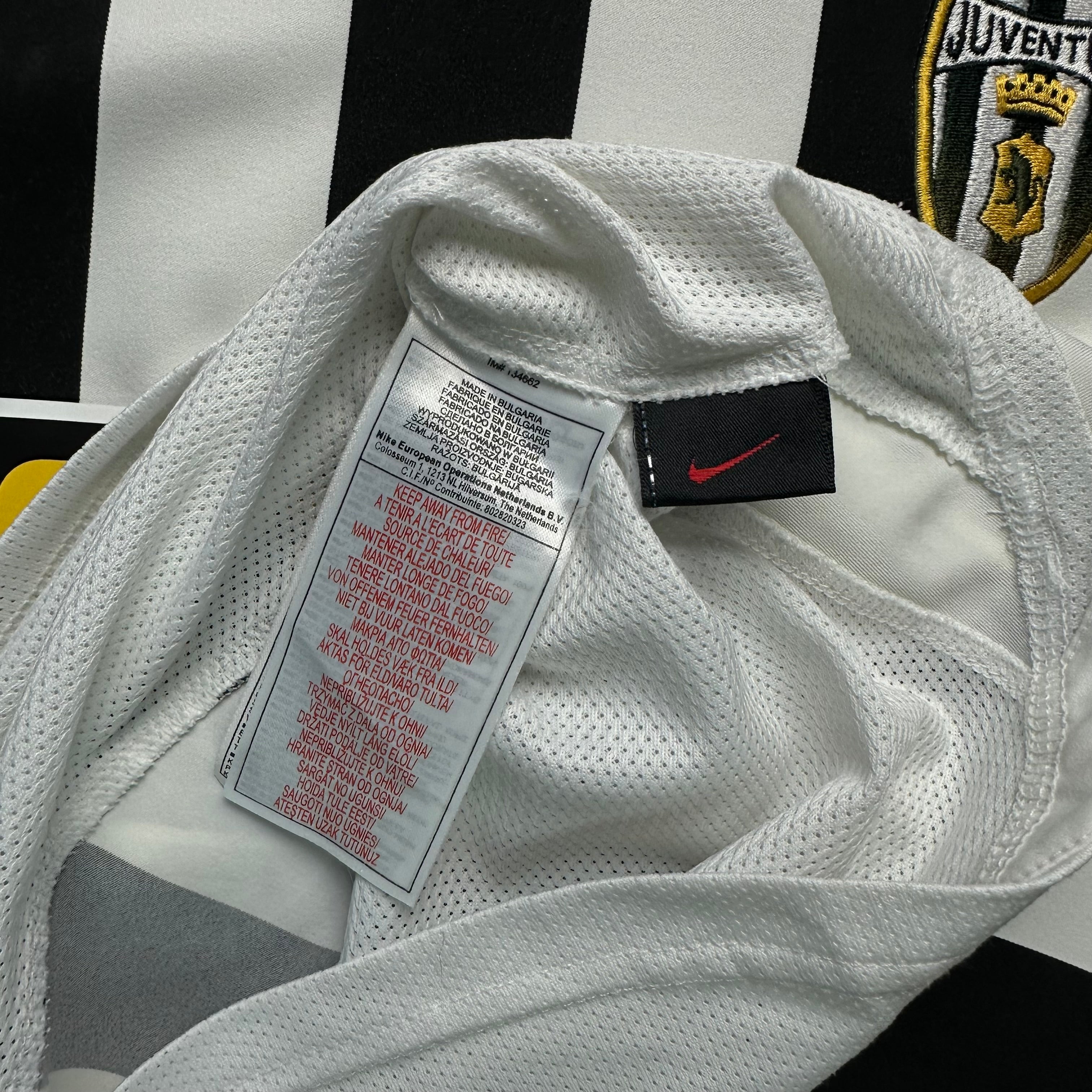 Juventus 2003-04 Home Shirt (L) Nedved #11